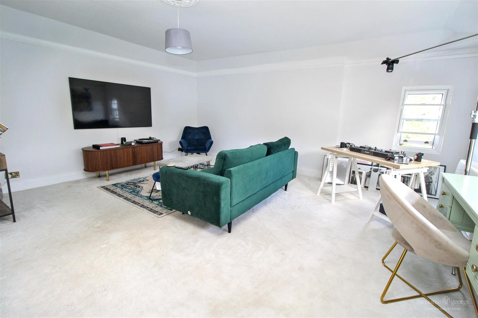 Trenthams Close, Purley On Thames, Reading